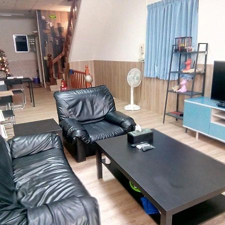 Traveler Station Hotel Kaohsiung Exterior photo