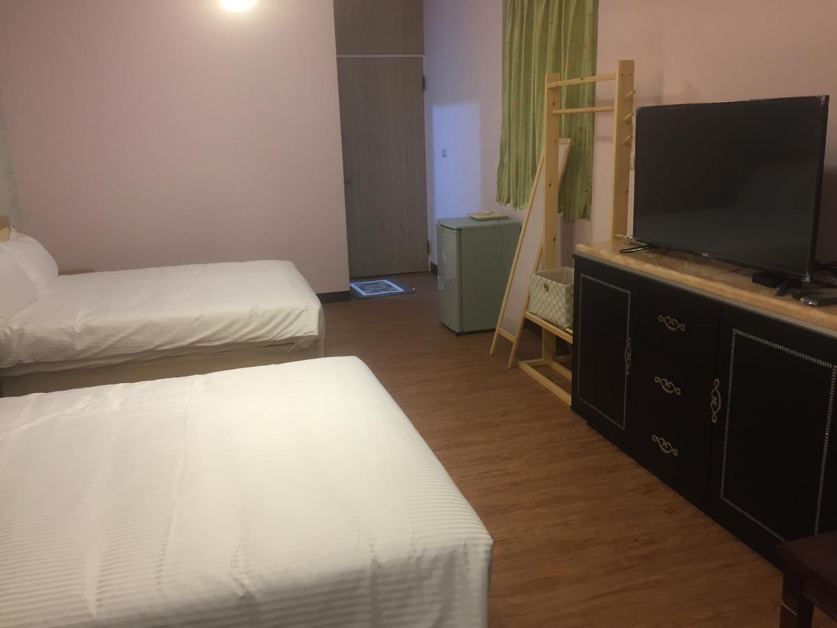 Traveler Station Hotel Kaohsiung Exterior photo