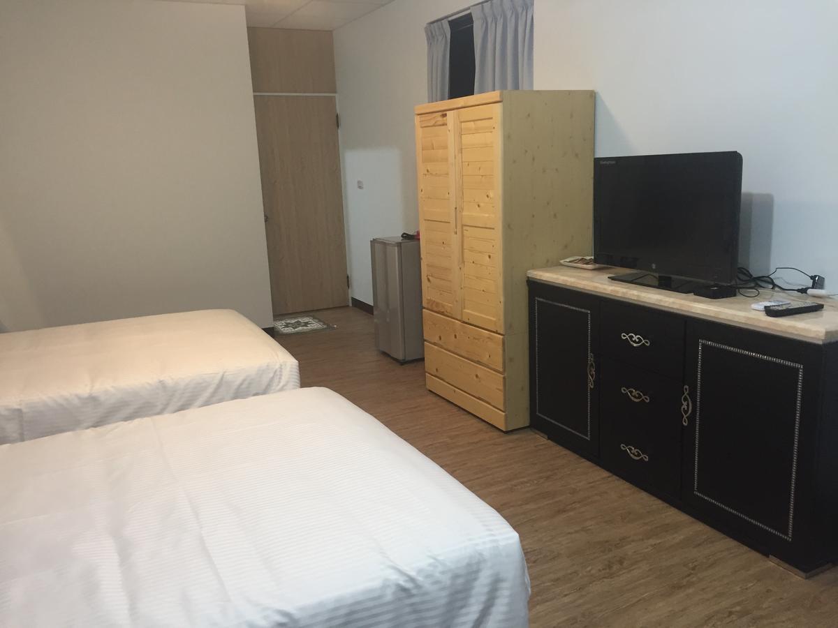 Traveler Station Hotel Kaohsiung Exterior photo
