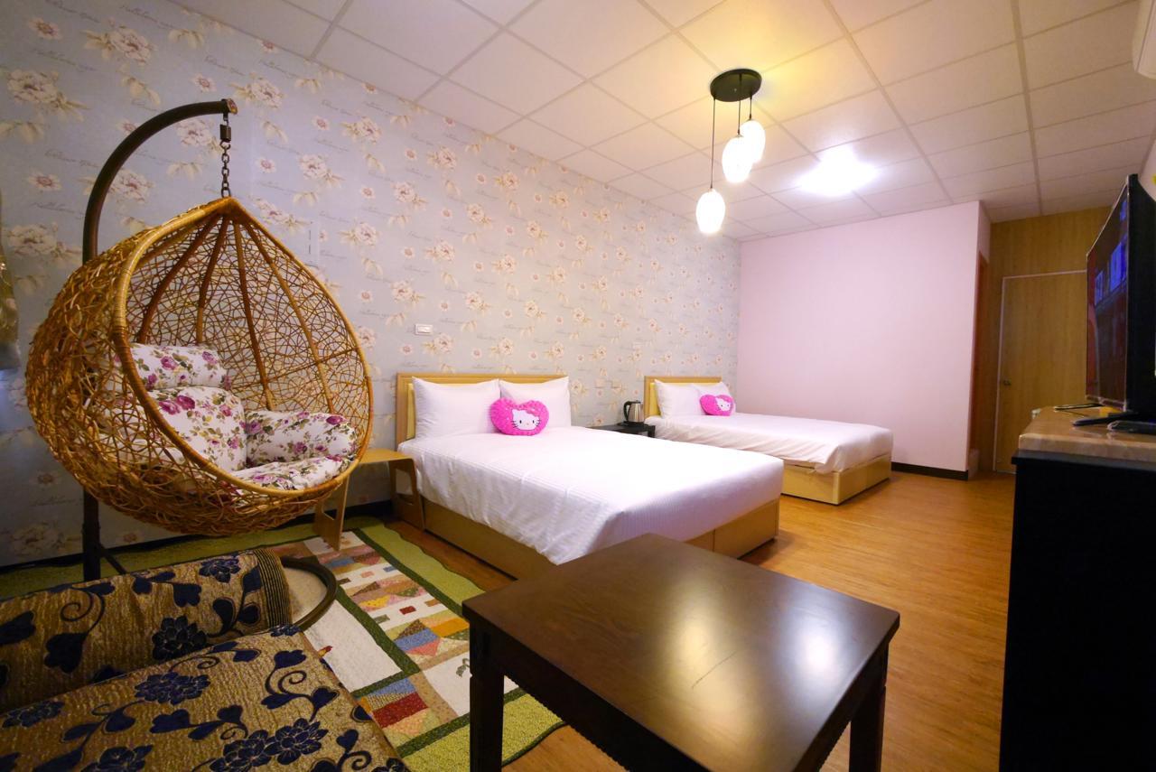 Traveler Station Hotel Kaohsiung Exterior photo